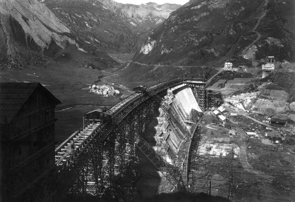 Costruzione della diga di Morasco