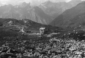 Costruzione delle stalle all'alpe Kastel