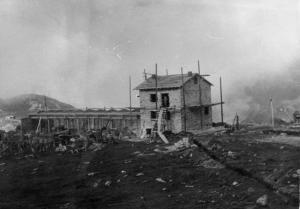 Costruzione delle stalle all'alpe Kastel