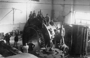 Montaggio della turbina della centrale di Sottofrua (1920 - 1930)